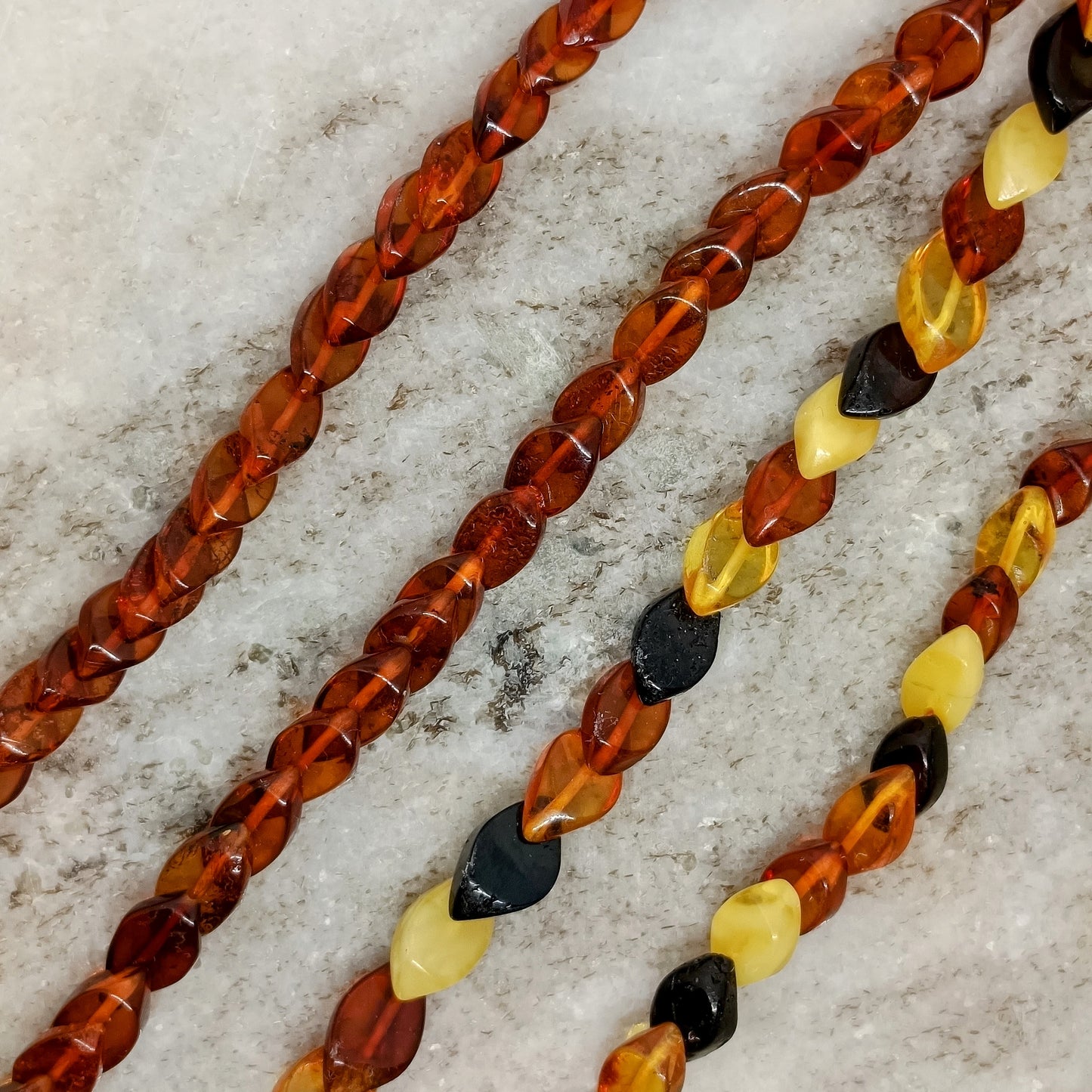 Natürliche mehrfarbige Bernsteinkette, 45 cm