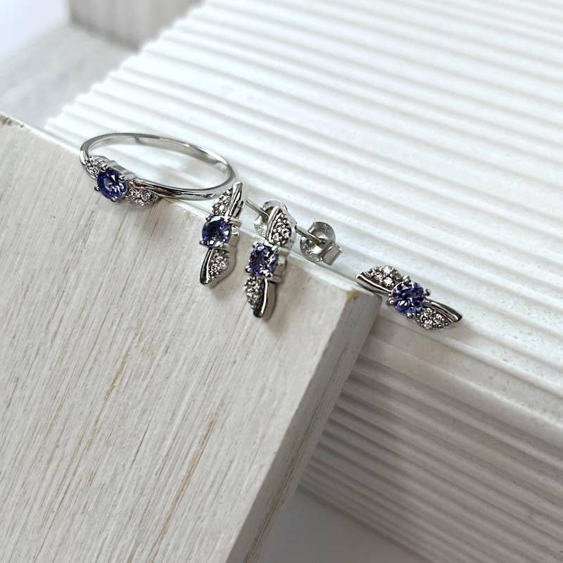 Ring mit natürlichem blauem Tansanit aus rhodiniertem Sterlingsilber