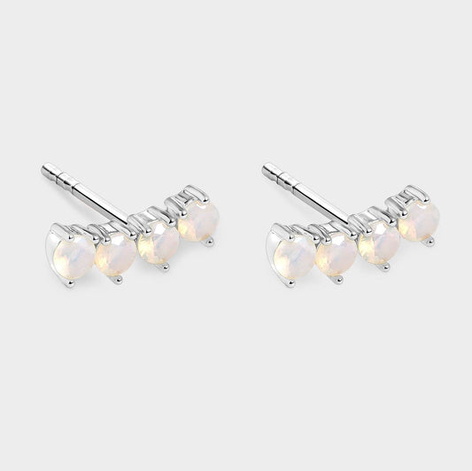 Silberne Ohrringe mit weißen Opalen