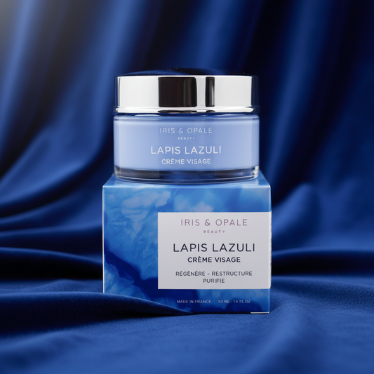 Lapis Lazuli Crème auf blauem Samt