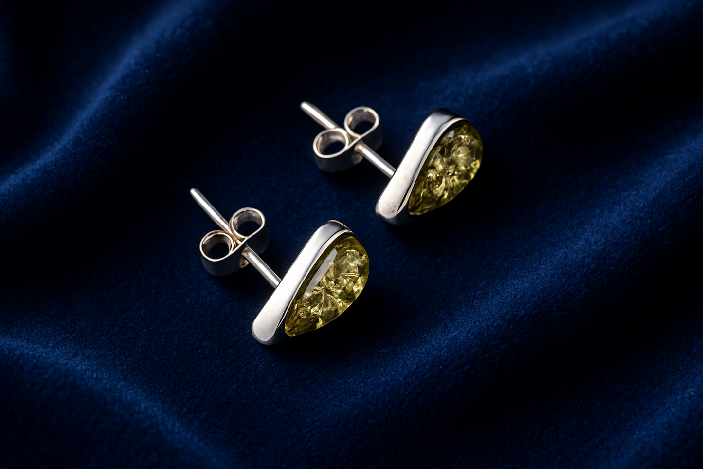 Green amber stud earrings, 925 silver, teardrop shape